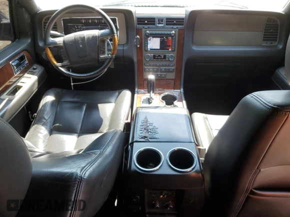 2014 Lincoln Navigator z VIN 5LMJJ2J58EEL00184, wystawiony jako Copart lot #54724025 z przebiegiem 200 772 mil mil oraz Szkoda całkowita • Salvage title. Historia ofert i sprzedaży dostępna na DreamBid. Obrazek 8.
