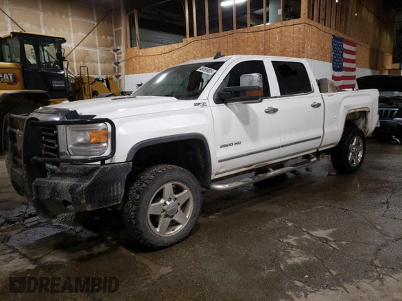 2015 GMC Sierra 2500HD SLT z VIN 1GT12ZE80FF600704, wystawiony jako Copart lot #46069905 z przebiegiem 256 330 mil mil oraz Szkoda całkowita • Salvage title. Historia ofert i sprzedaży dostępna na DreamBid. Obrazek 1.