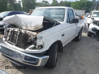 1995 Ford F-150 z VIN 1FTDF15Y2SLA09272, wystawiony jako IAAI lot #42292685 z przebiegiem 179 813 mil mil oraz . Historia ofert i sprzedaży dostępna na DreamBid. Obrazek 2.