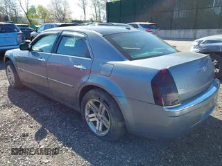 2006 Chrysler 300 C with VIN 2C3KK63H86H277253, listed as a IAAI auction lot 42039732 with 196,694 mi miles. Bid and sale history available at carsss.com. Image 3.