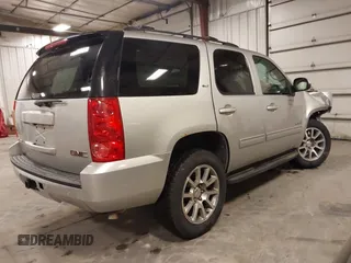 2013 GMC Yukon SLT with VIN 1GKS2CE06DR323343, listed as a IAAI auction lot 41643959 with 246,658 mi miles. Bid and sale history available at carsss.com. Image 4.