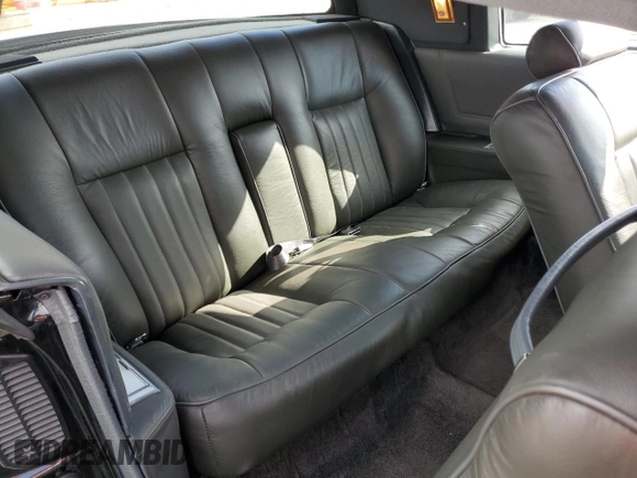 1985 Cadillac Eldorado z VIN 1G6EL578XFE640091, wystawiony jako Copart lot #71849374 z przebiegiem 30 631 mil mil oraz Szkody całkowita. Historia ofert i sprzedaży dostępna na DreamBid. Obrazek 10.