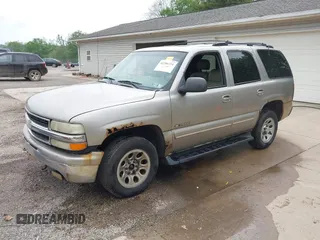 2001 Chevrolet Tahoe LT z VIN 1GNEK13T01R128643, wystawiony jako IAAI lot #42286231 z przebiegiem 186 852 mil mil oraz . Historia ofert i sprzedaży dostępna na DreamBid. Obrazek 2.