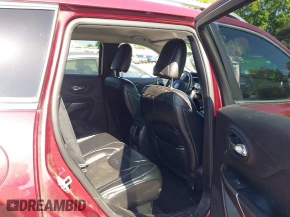 2019 Jeep Cherokee Latitude Plus z VIN 1C4PJMLX0KD346993, wystawiony jako IAAI lot #42373990 z przebiegiem 92 213 mil mil oraz . Historia ofert i sprzedaży dostępna na DreamBid. Obrazek 8.