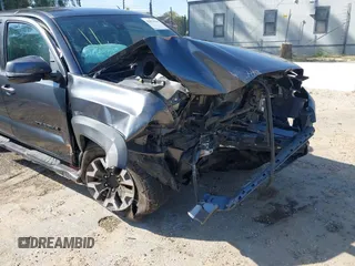 2021 Toyota Tacoma SR5 z VIN 3TMDZ5BN8MM117163, wystawiony jako IAAI lot #42070540 z przebiegiem 12 790 mil mil oraz . Historia ofert i sprzedaży dostępna na DreamBid. Obrazek 6.