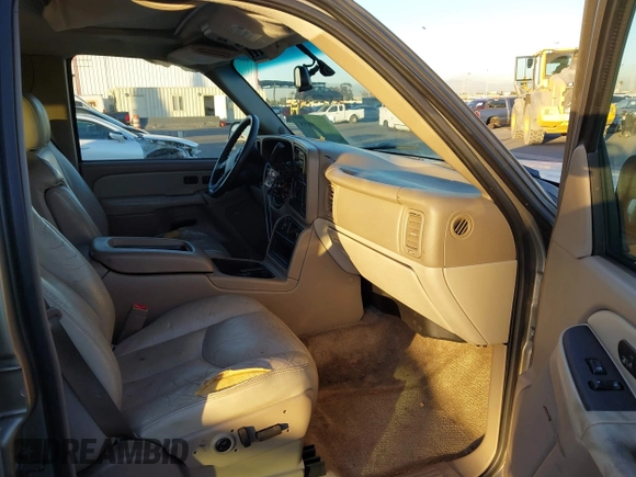 2003 Chevrolet Suburban LS with VIN 1GNEC16T43J269726, listed as a IAAI auction lot 41109855 with 122,820 mi miles. Bid and sale history available at carsss.com. Image 5.