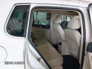 2010 Volkswagen Tiguan SEL with VIN WVGAV7AX6AW514729, listed as a IAAI auction lot 42433993 with 185,980 mi miles and . Bid and sale history available at DreamBid. Image 8.