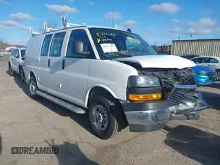 2023 GMC Savana Cargo z VIN 1GTW7AFP0P1214894, wystawiony jako IAAI lot #41971731 z przebiegiem 17 890 mil mil oraz . Historia ofert i sprzedaży dostępna na DreamBid. Obrazek 1.