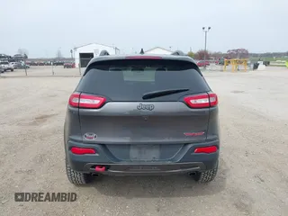 2016 Jeep Cherokee Trailhawk z VIN 1C4PJMBS4GW167650, wystawiony jako IAAI lot #41936549 z przebiegiem 218 000 mil mil oraz . Historia ofert i sprzedaży dostępna na DreamBid. Obrazek 16.