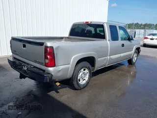 2004 Chevrolet Silverado 1500 LS with VIN 2GCEC19V041298867, listed as a IAAI auction lot 42069312 with 322,484 mi miles. Bid and sale history available at carsss.com. Image 4.