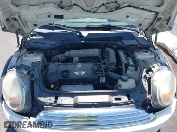 2010 MINI Hardtop with VIN WMWMF3C53ATZ25765, listed as a IAAI auction lot 42314587 with 107,677 mi miles and . Bid and sale history available at DreamBid. Image 10.