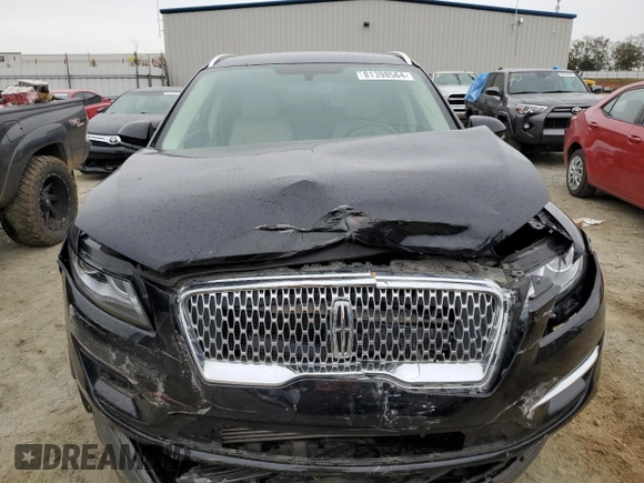 2019 Lincoln MKC Standard with VIN 5LMCJ1D98KUL37318, listed as a Copart auction lot 81398564 with 35,929 mi miles and Salvage Title. Bid and sale history available at DreamBid. Image 5.