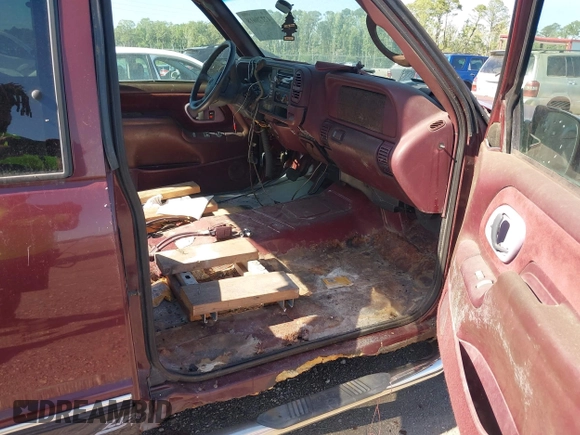 1998 Chevrolet Silverado 1500 with VIN 1GCEK19R0WR161525, listed as a IAAI auction lot 42279618 with 205,746 mi miles and . Bid and sale history available at DreamBid. Image 5.