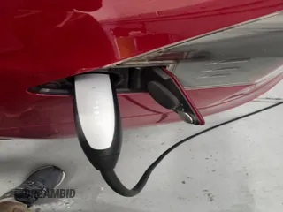 2013 Tesla Model S с VIN 5YJSA1DN6DFP26504, выставлен на аукционе IAAI как лот 41703859 с пробегом 135 552 миль миль и . История ставок и продаж доступна на DreamBid. Изображение 6.