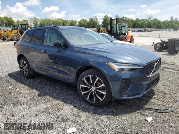 2024 Volvo XC60 Plus Dark Theme z VIN YV4L12RL7R1928699, wystawiony jako Copart lot #56486195 z przebiegiem Nie podano mil oraz Nie do naprawy • Non repairable. Historia ofert i sprzedaży dostępna na DreamBid. Obrazek 4.