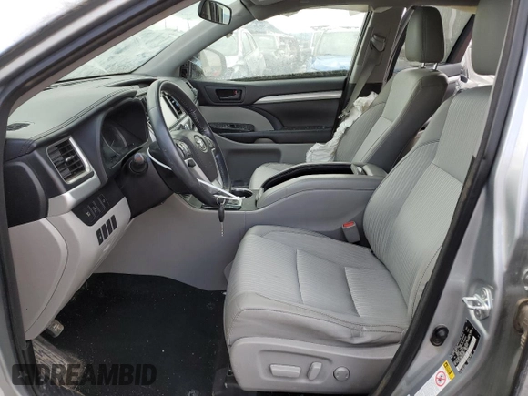 2017 Toyota Highlander LE with VIN 5TDZZRFH7HS226821, listed as a Copart auction lot 47089555 with 101,192 mi miles and Salvage title. Bid and sale history available at DreamBid. Image 7.