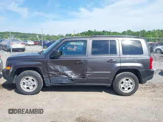 2017 Jeep Patriot Sport z VIN 1C4NJPBB1HD172598, wystawiony jako IAAI lot #42209949 z przebiegiem 65 560 mil mil oraz . Historia ofert i sprzedaży dostępna na DreamBid. Obrazek 14.
