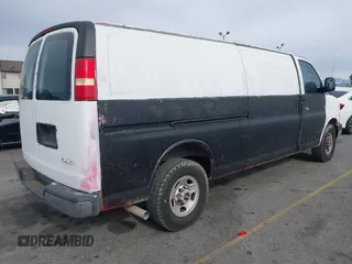 2006 GMC Savana Cargo Van Y3H Paratransit with VIN 1GTHG39U061213703, listed as a IAAI auction lot 40958038 with 233,889 mi miles. Bid and sale history available at carsss.com. Image 4.