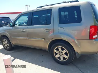 2011 Honda Pilot Touring with VIN 5FNYF4H94BB021952, listed as a IAAI auction lot 41985940 with 170,043 mi miles. Bid and sale history available at carsss.com. Image 13.