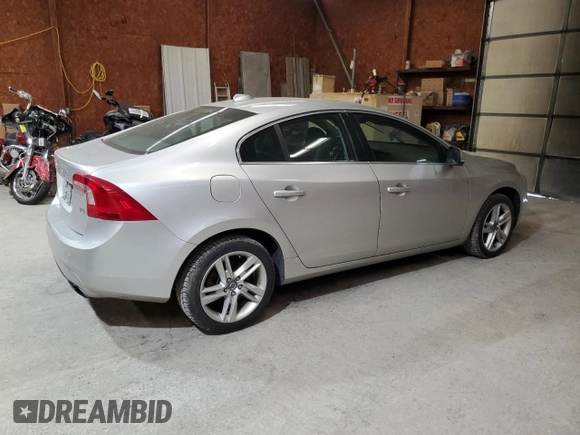 2014 Volvo S60 T5 z VIN YV1612FS9E2278834, wystawiony jako Copart lot #56123805 z przebiegiem 138 038 mil mil oraz Czysty tytuł • Clean title. Historia ofert i sprzedaży dostępna na DreamBid. Obrazek 3.
