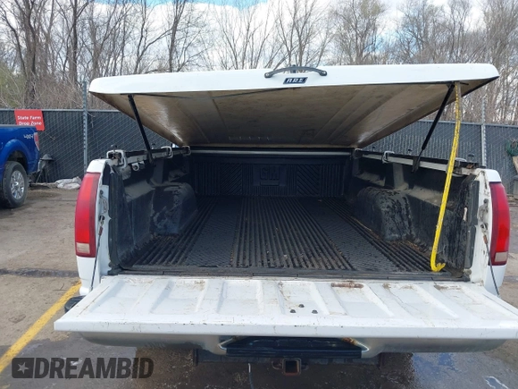 1996 Chevrolet Silverado 1500 with VIN 1GCEC14M5TZ100322, listed as a IAAI auction lot 41785244 with 181,476 mi miles and . Bid and sale history available at DreamBid. Image 8.