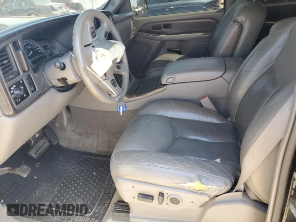 2005 GMC Sierra Denali z VIN 2GTEK63NX51254997, wystawiony jako Copart lot #58178244 z przebiegiem 180 531 mil mil oraz Szkody całkowita. Historia ofert i sprzedaży dostępna na DreamBid. Obrazek 7.