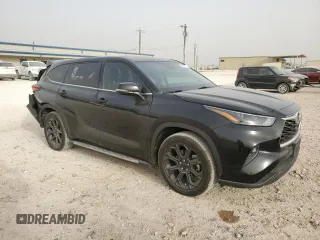 2022 Toyota Highlander LE z VIN 5TDZZRAH3NS109790, wystawiony jako Copart lot #49627715 z przebiegiem 33 113 mil mil oraz Szkoda całkowita • Salvage title. Historia ofert i sprzedaży dostępna na DreamBid. Obrazek 4.