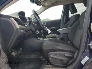 2016 Jeep Cherokee Altitude z VIN 1C4PJMCB8GW123004, wystawiony jako Copart lot #61931895 z przebiegiem 149 943 mil mil oraz Szkoda całkowita • Salvage title. Historia ofert i sprzedaży dostępna na DreamBid. Obrazek 7.