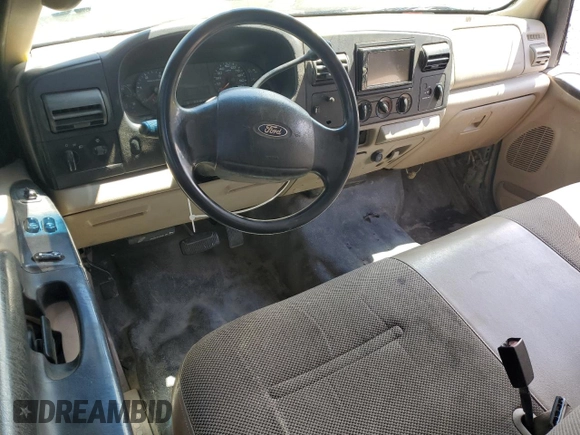 2005 Ford F-250 XL z VIN 1FTSX20P45EC42118, wystawiony jako Copart lot #56605955 z przebiegiem 243 932 mil mil oraz Szkoda całkowita • Salvage title. Historia ofert i sprzedaży dostępna na DreamBid. Obrazek 8.