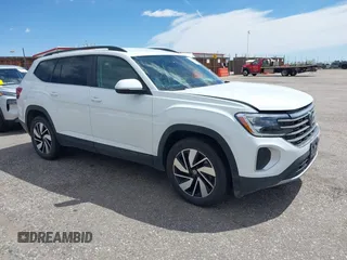 2025 Volkswagen Atlas SE z VIN 1V2HR2CA6SC500561, wystawiony jako IAAI lot #42086814 z przebiegiem 12 906 mil mil oraz . Historia ofert i sprzedaży dostępna na DreamBid. Obrazek 1.