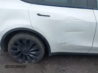 2022 Tesla Model Y Long Range z VIN 7SAYGDEE7NF389788, wystawiony jako IAAI lot #42014111 z przebiegiem 37 606 mil mil oraz . Historia ofert i sprzedaży dostępna na DreamBid. Obrazek 19.