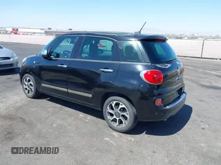 2014 FIAT 500L Lounge z VIN ZFBCFACH7EZ005656, wystawiony jako IAAI lot #42264765 z przebiegiem 88 021 mil mil oraz . Historia ofert i sprzedaży dostępna na DreamBid. Obrazek 3.