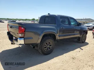 2023 Toyota Tacoma SR5 z VIN 3TYAZ5CN1PT035205, wystawiony jako Copart lot #52236045 z przebiegiem 10 752 mil mil oraz Czysty tytuł • Clean title. Historia ofert i sprzedaży dostępna na DreamBid. Obrazek 3.