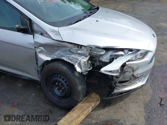 2017 Ford Focus S z VIN 1FADP3E21HL241557, wystawiony jako IAAI lot #42100036 z przebiegiem 106 764 mil mil oraz . Historia ofert i sprzedaży dostępna na DreamBid. Obrazek 6.