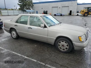 1995 Mercedes-Benz E Class with VIN WDBEA32E0SC249878, listed as a Copart auction lot 48999315 with 191,503 mi miles and Clean Title. Bid and sale history available at carsss.com. Image 4.