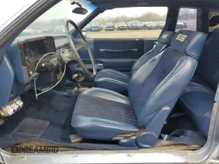 1988 Chevrolet Monte Carlo z VIN 1G1GZ11G5JP105897, wystawiony jako Copart lot #51135095 z przebiegiem 54 915 mil mil oraz Szkody całkowita. Historia ofert i sprzedaży dostępna na DreamBid. Obrazek 7.