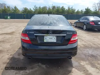 2011 Mercedes-Benz C 300 Sport z VIN WDDGF8BB0BR187349, wystawiony jako IAAI lot #42099019 z przebiegiem 152 338 mil mil oraz . Historia ofert i sprzedaży dostępna na DreamBid. Obrazek 16.