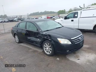 2007 Toyota Avalon XL z VIN 4T1BK36B27U186345, wystawiony jako IAAI lot #42308403 z przebiegiem 184 544 mil mil oraz . Historia ofert i sprzedaży dostępna na DreamBid. Obrazek 1.