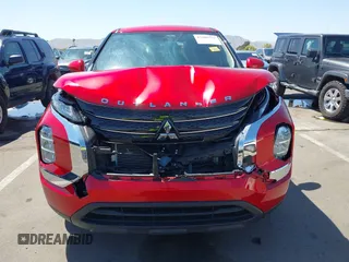 2024 Mitsubishi Outlander ES z VIN JA4J3UA85RZ034199, wystawiony jako IAAI lot #42000755 z przebiegiem 14 160 mil mil oraz . Historia ofert i sprzedaży dostępna na DreamBid. Obrazek 12.