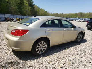 2010 Chrysler Sebring Limited z VIN 1C3CC5FB0AN179398, wystawiony jako Copart lot #57034905 z przebiegiem 184 988 mil mil oraz Czysty tytuł • Clean title. Historia ofert i sprzedaży dostępna na DreamBid. Obrazek 3.