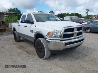 2015 Ram 2500 Tradesman z VIN 3C6UR5CL6FG639196, wystawiony jako IAAI lot #42240407 z przebiegiem 172 557 mil mil oraz . Historia ofert i sprzedaży dostępna na DreamBid. Obrazek 1.