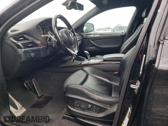 2013 BMW X6 xDrive50i z VIN 5UXFG8C55DL591991, wystawiony jako Copart lot #58042525 z przebiegiem 144 370 mil mil oraz Czysty tytuł • Clean title. Historia ofert i sprzedaży dostępna na DreamBid. Obrazek 7.