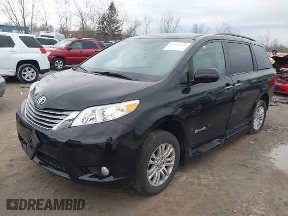 2017 Toyota Sienna XLE Auto Access Seat with VIN 5TDYZ3DC6HS826682, listed as a IAAI auction lot 41932138 with 33,827 mi miles. Bid and sale history available at carsss.com. Image 2.