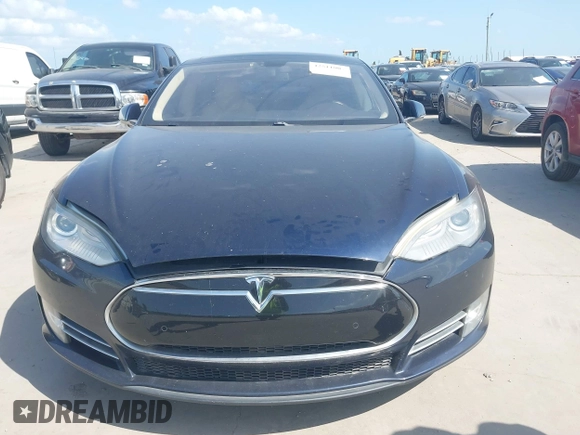 2013 Tesla Model S Performance с VIN 5YJSA1CP7DFP25848, выставлен на аукционе IAAI как лот 42511007 с пробегом 144 321 миль миль и . История ставок и продаж доступна на DreamBid. Изображение 12.