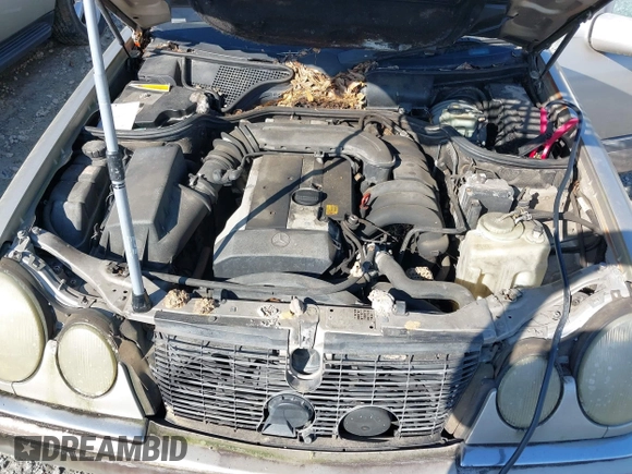 1997 Mercedes-Benz E-Class with VIN WDBJF55F4VA405680, listed as a IAAI auction lot 41462478 with 352,480 mi miles. Bid and sale history available at carsss.com. Image 10.