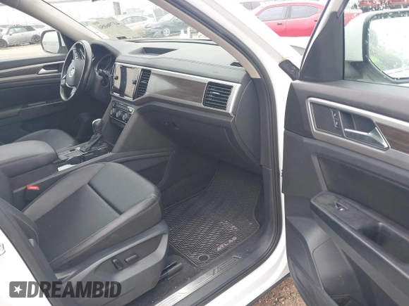 2018 Volkswagen Atlas SEL with VIN 1V2SR2CA8JC541391, listed as a IAAI auction lot 41796050 with 114,955 mi miles and . Bid and sale history available at DreamBid. Image 5.