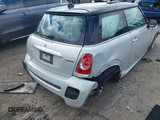 2013 MINI Cooper Hardtop with VIN WMWSU3C56DT374488, listed as a IAAI auction lot 41744603 with 82,678 mi miles. Bid and sale history available at carsss.com. Image 4.