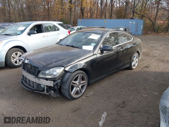 2015 Mercedes-Benz C-Class C 250 with VIN WDDGJ4HB4FG367188, listed as a IAAI auction lot 40912003 with 121,128 mi miles. Bid and sale history available at carsss.com. Image 17.