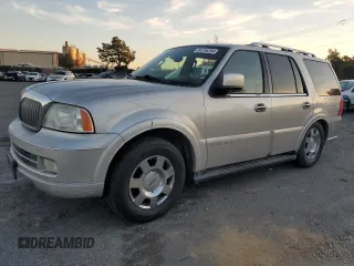 2005 Lincoln Navigator Luxury with VIN 5LMFU27565LJ02977, listed as a Copart auction lot 84106204 with 181,795 mi miles and Salvage Title. Bid and sale history available at carsss.com. Image 1.
