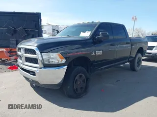 2018 Ram 2500 Tradesman z VIN 3C6UR5CL5JG359438, wystawiony jako IAAI lot #39767267 z przebiegiem 148 103 mil mil oraz . Historia ofert i sprzedaży dostępna na DreamBid. Obrazek 17.